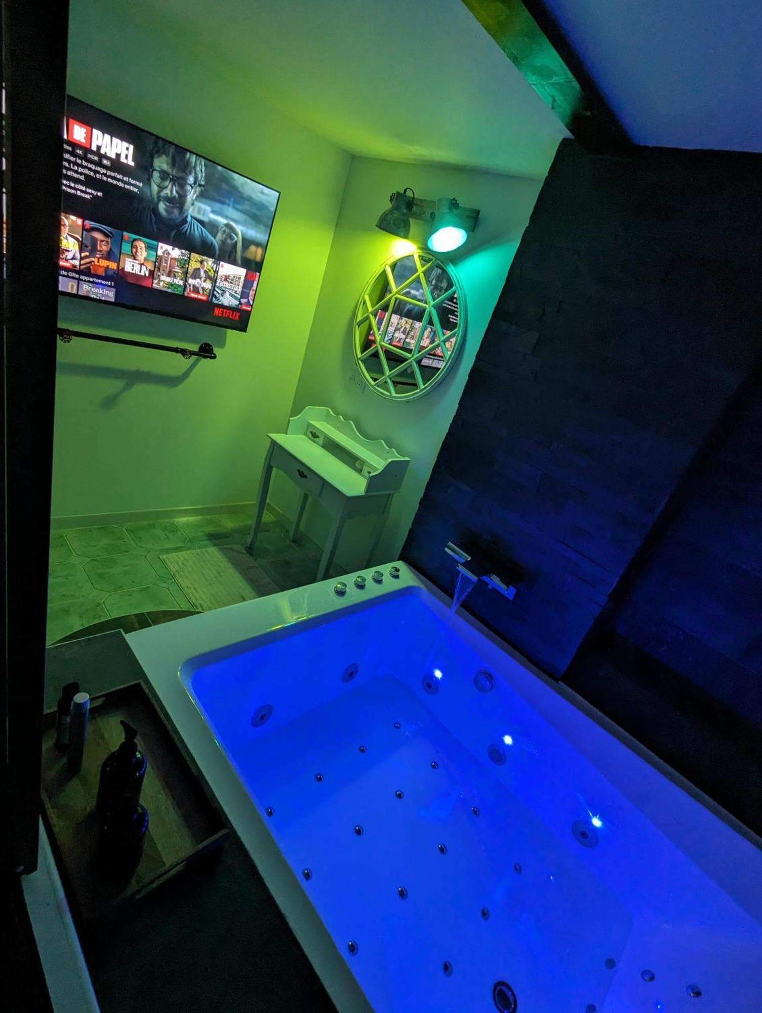 Oasis - Cine, Balneo & Confort A La Apartamento *