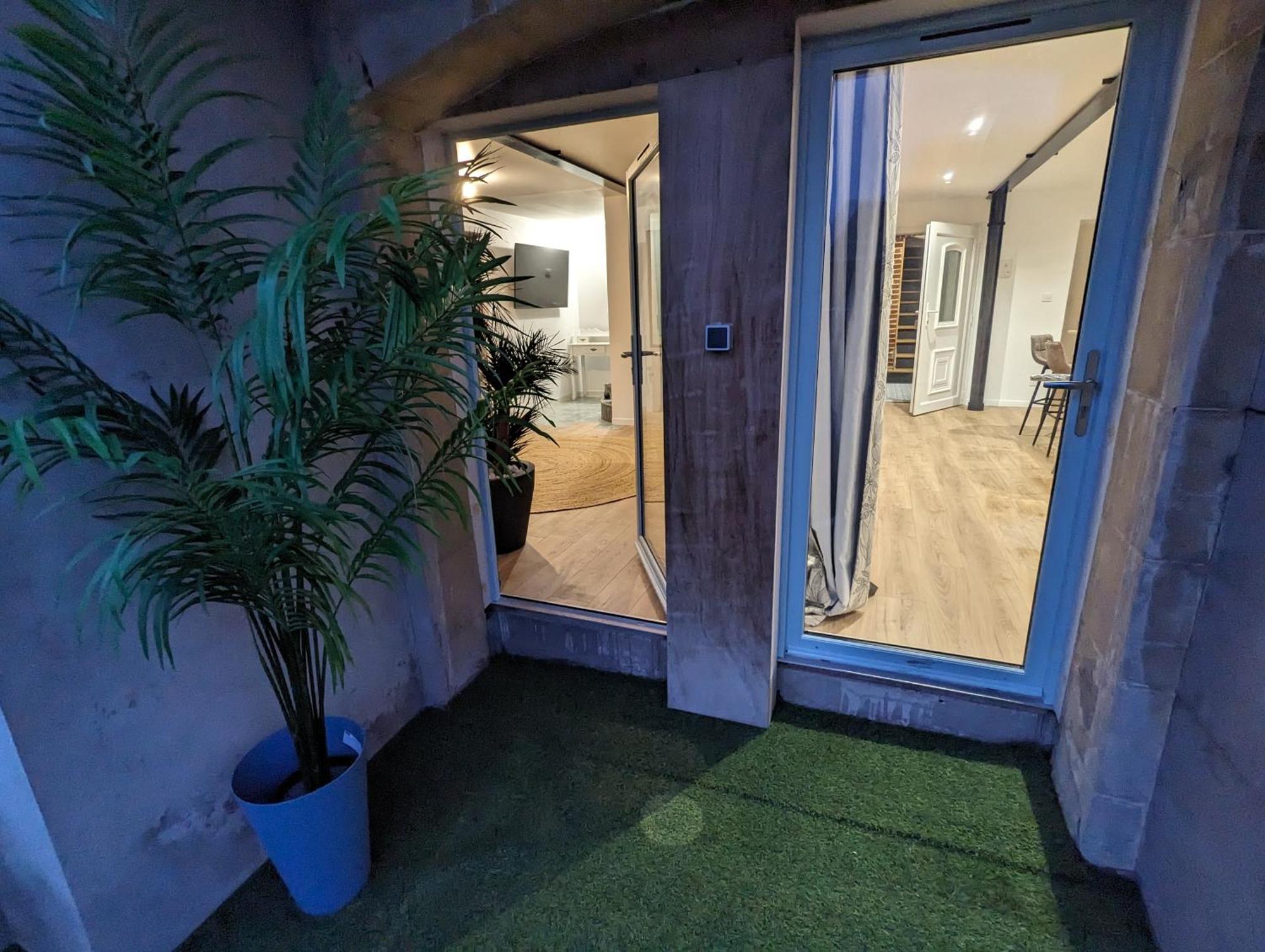 Apartment Oasis - Cine, Balneo & Confort A La