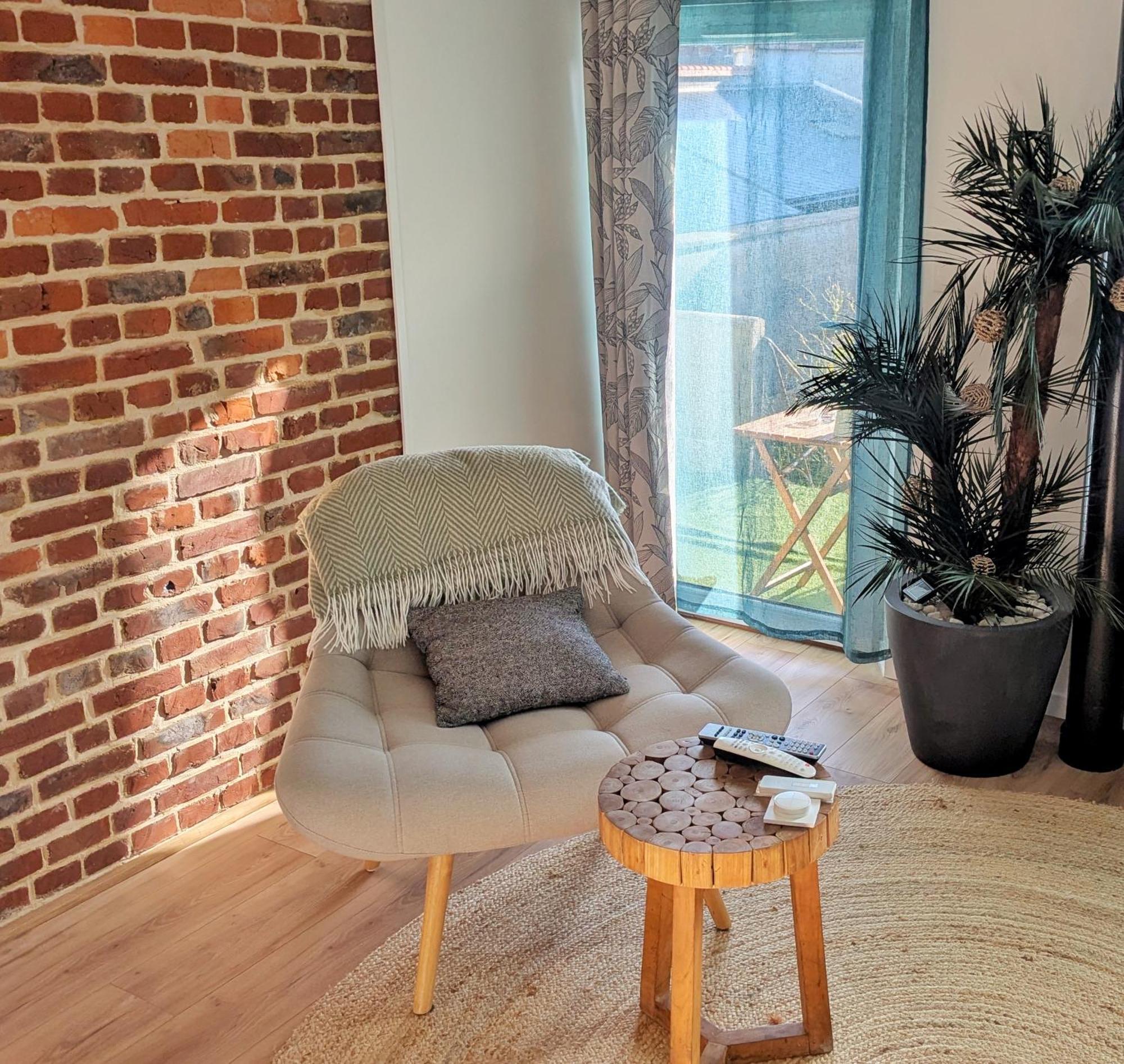 Oasis - Cine, Balneo & Confort A La Apartamento *